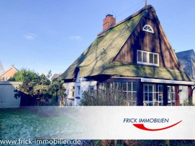 Scharbeutz / Ostsee - Kleines Reetdachhaus in unmittelbarer Strandnähe (500 m)