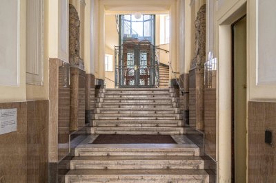 Altbaujuwel beim Naschmarkt – hohe Räume, schönes Entrée, Jahrhundertwende-Charme