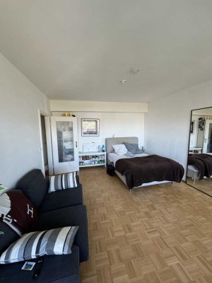 Stilvolle, möblierte 1-Zimmer-Wohnung mit Balkon und Einbauküche in Wiesbaden (Nachmieter gesucht)