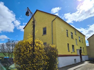 Saniertes Mehrfamilienhaus mit langjährigen Mietern, Ausbaureserve und Wertsteigerungspotential