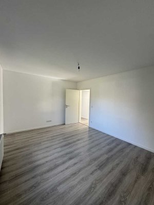 Saniert! Helle 2-Zimmer Wohnung mit Balkon im EG in Krefeld Bockum!