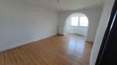 Modernisierte Altbauwohnung mit Holzfußboden