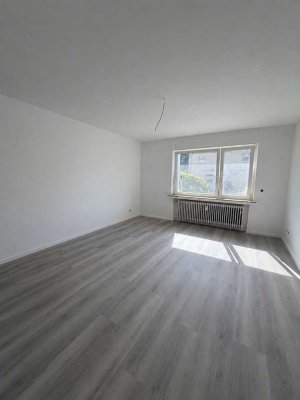 Frisch sanierte 2 Zimmer Wohnung mit Balkon!