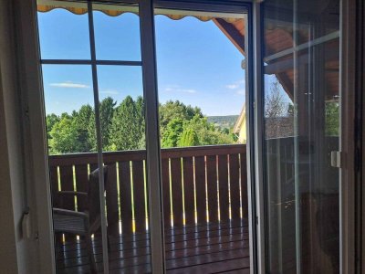 Schöner Ausblick, sonnige 2ZI mit Balkon und Garten, Klimaanlage und Parkplatz
