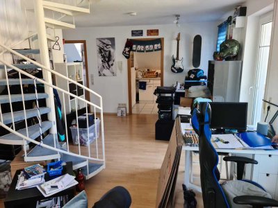 Geschmackvolle, gepflegte 2-Raum-DG-Maisonette-Wohnung mit Balkon in Weingarten
