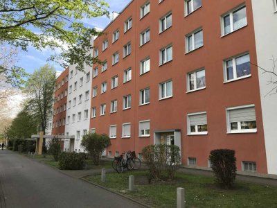 2 Raum im EG mit Balkon