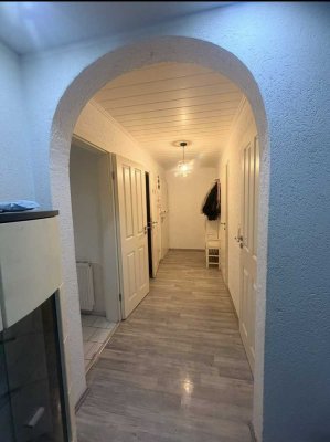 Alltagstaugliche 3,5-Zimmer- Dachgeschosswohnung mit Balkon und Stellplatz in Duisburg