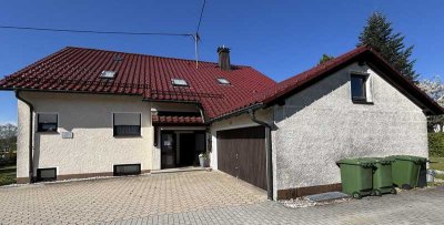 Wohnen & Rendite: Wohnhaus mit vermieteter Zahnarztpraxis in guter Lage im Fichtelgebirge!