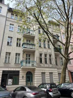 Charmante Altbau-Gartenremisenwohnung mit Hofgarten nahe Viktoria-Luise-Platz
