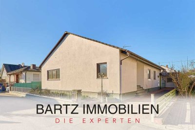 Einfamilienhaus im Bungalowstil mit weitläufigem Wohnbereich & Kamin