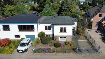 Wohnen im Grünen: Doppelhaushälfte mit Terrasse, Gartenhaus und Stellplatz