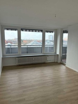 Renovierte 2-Zimmer Wohnung im 4. OG. mit Balkon in Leverkusen-Mitte