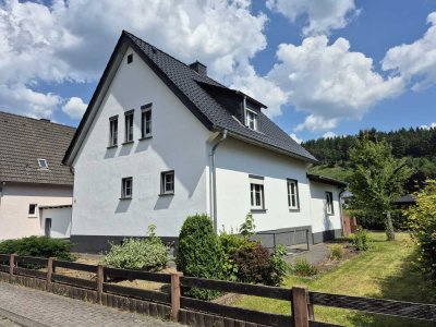 Freistehendes Einfamilienhaus mit Anbau in ruhiger, familienfreundlicher Lage in der Eifel