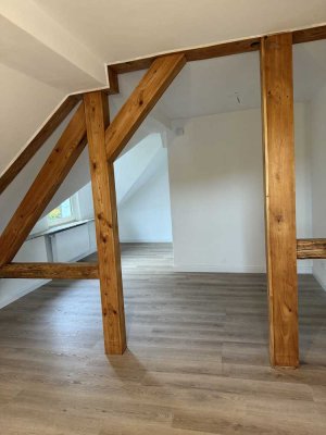 Dachgeschoss Wohnung im authentischen Altbau