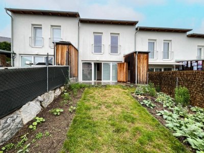 Gepflegtes Reihenhaus mit Garten, Terrasse, Keller und 2 Carports
