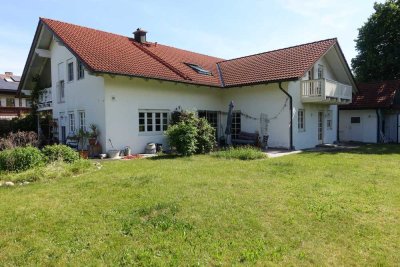 Mehrgenerationenhaus in "gefühlter Alleinlage": EFH mit Einliegerwohnung in Haiming