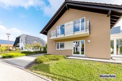 Freistehendes Einfamilienhaus mit integrierter ehem. Werkstatt