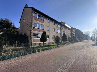 *GROßZÜGIGE ERDGESCHOSSWOHNUNG MIT EIGENEM GARTEN*