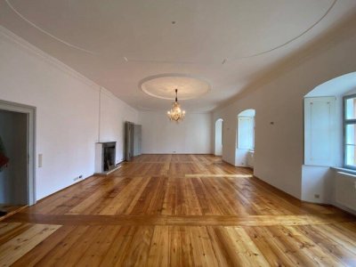 Herrschaftliches Wohnen im Schloss 142,85 m² 3,5 Zimmer Warmmiete!