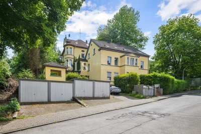 Fabrikantenvilla mit parkähnlichem Garten und zusätzlichem Mehrfamilienhaus auf großem Grundstück