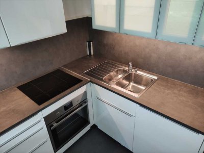 ** Schöne, renovierte 3-Zimmer-Wohnung mit Einbauküche & Loggia **