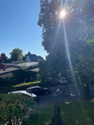 Stilvolle, sanierte 2-Zimmer-Wohnung mit Balkon und Einbauküche in Königstein