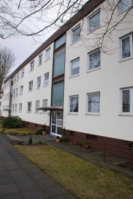 Sehr gut geschnittene und helle 3 ZKB Wohnung im 1. OG