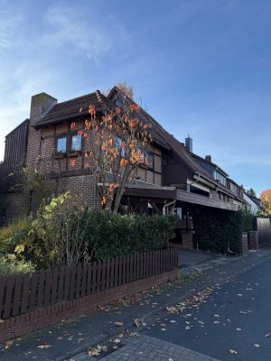 Langenhagen: Grandiose & sanierte 4 Z-Whg im 2-Parteien-Haus, EG mit Garten & Garage, Top Lage !