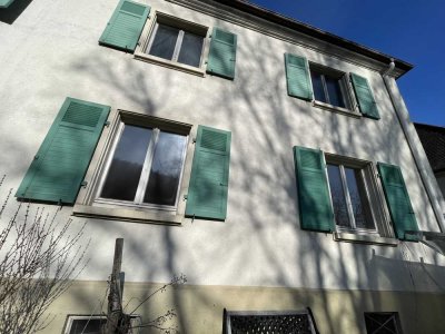 Charmante Wohnung mit Gartenmitbenutzung in 3-Familienhaus