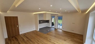 Attraktive 2-Zimmer-Erdgeschosswohnung mit luxuriöser Innenausstattung und Terrasse am Meierteich