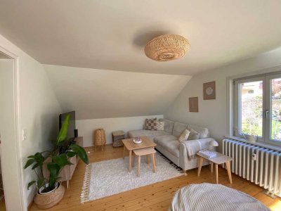 Schöne 2-Zimmer-DG-Wohnung im Grünen f. ruhige Einzelperson oder Paar