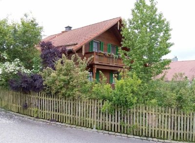 Ruhig wohnen mit Landhausflair: Gemütliches Einfamilienhaus in Holzbauweise!