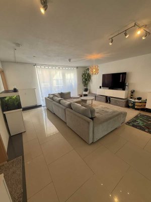 Hochwertige 4,5-Zimmer-Maisonette-Wohnung mit Balkon