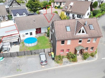 Attraktives Zweifamilienhaus in Winterscheid mit Scheune bietet großes Platzangebot!