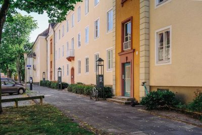 Kleine Wohnung im Erdgeschoss mit Tageslichtbad // EG Links