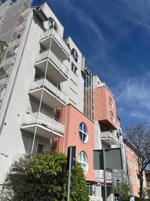 Schöne, helle 2 Zimmerwohnung mit Balkon,Keller und Duplex Garage