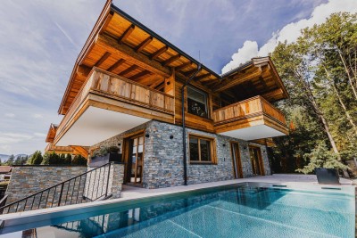 TRAUMHAFTES CHALET MIT AUßENPOOL IN SONNIGER LAGE