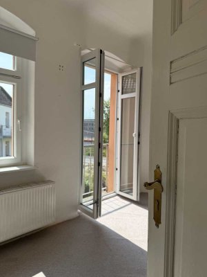 In Berlin: Gepflegte Wohnung mit eineinhalb Zimmern und Balkon