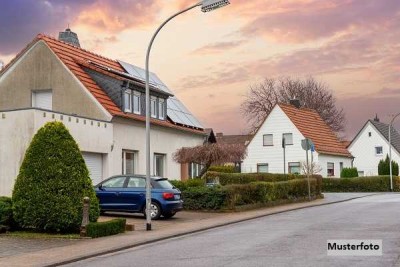 Doppelhaushälfte nebst Terrasse und Garage