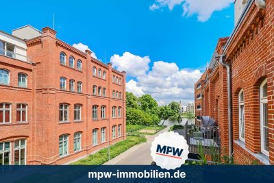 Galerie-Loft mit Spreeblick: Zwei Bäder und jede Menge Wow