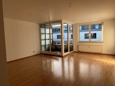 Schöne  3-Zi.-Maisonette-Wohnung mit EBK, Balkon und Loggia in der Nähe der Oper