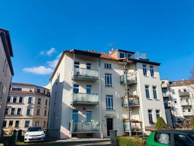Charmante 2,5-Zimmer-Dachgeschosswohnung mit Dachterrasse, EBK und Stellplatz in ruhiger Lage