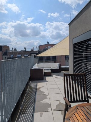 Helle 2-Zimmer-Dachgeschosswohnung mit großer Terrasse