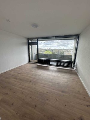 Frisch Saniertes Apartment mit Balkon und EBK