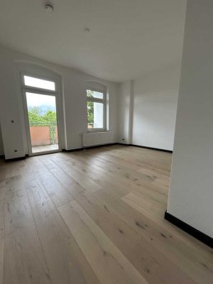 Erstbezug- 2 Raumwohnung - Einbauküche - Echtholzparkett