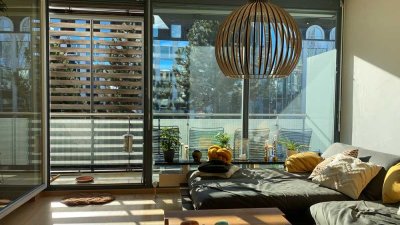 Geschmackvolle, gepflegte 3-Raum-Terrassenwohnung mit lux. Innenausstattung mit Balkon und EBK