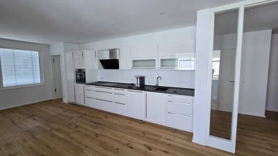 Helle 2-Zimmer-Wohnung mit Balkon, moderner Küche & Tiefgaragenstellplatz in Germering