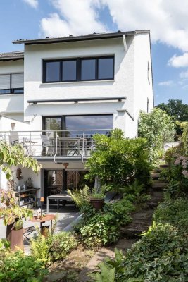 Stilvoll und lichtdurchflutet - Großzügiges Einfamilienhaus in Toplage von Bensberg