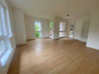 2 Zi OG Whg., 62 m2 Wfl., Blk, EBK, fei, 205.000 € zzgl. TG