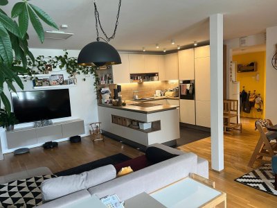 Großzügige 3-Zimmer-Wohnung mit Loggia und Tiefgaragenplatz